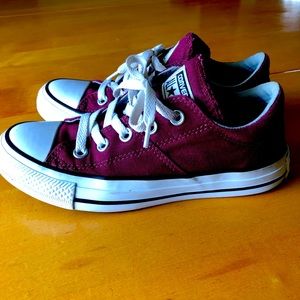 Converse maroon low top size 5